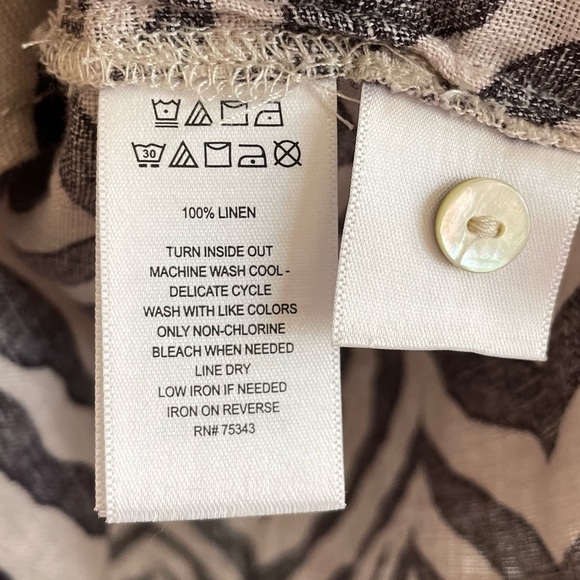 Tahari 100% Linen Animal Pattern Button Down Tunic Top, Size 1X - Picture 7 of 7